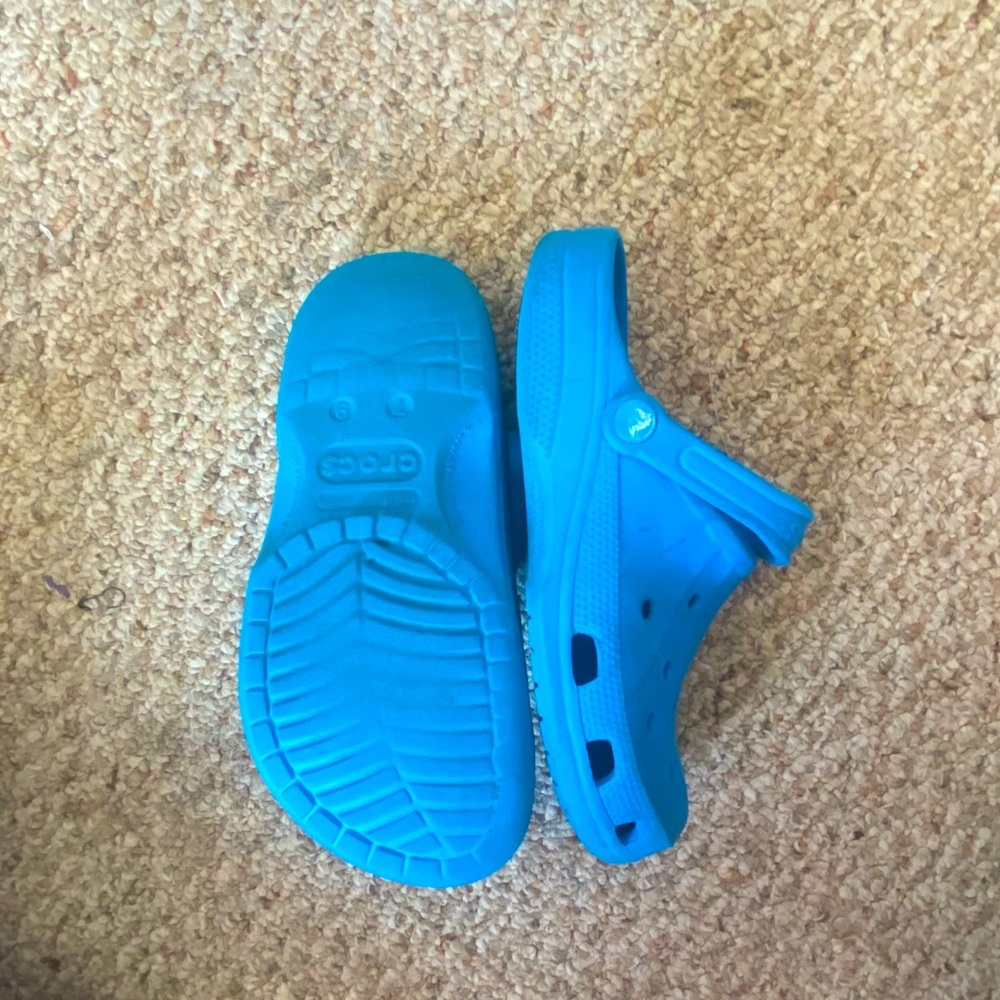 Blue Crocs (7M, 9W)